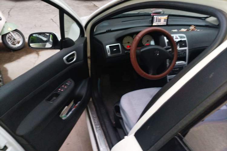 Used Peugeot 307 2010 Sedan 1.6L Automatic Comfort Edition Driver Seat