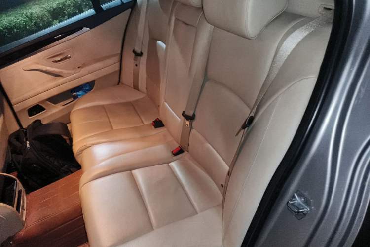 Used BMW 5 Series 2013 525Li Leading Model
