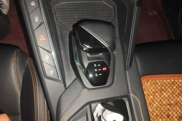 Used Lynk & Co 06 EM-P 2022 PHEV 84 km Range Pro Version Gear Lever