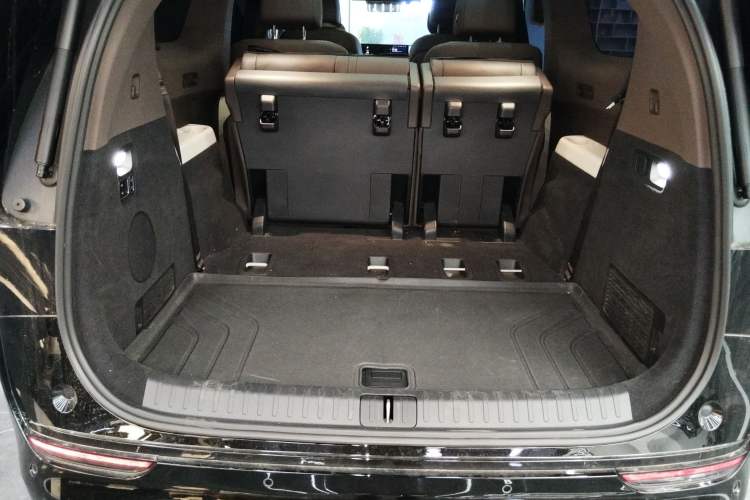 Used Li Auto MEGA 2024 Ultra Model
