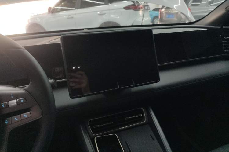 Used BYD Qin L 2025 DM-i Smart Drive 80KM Leading Model