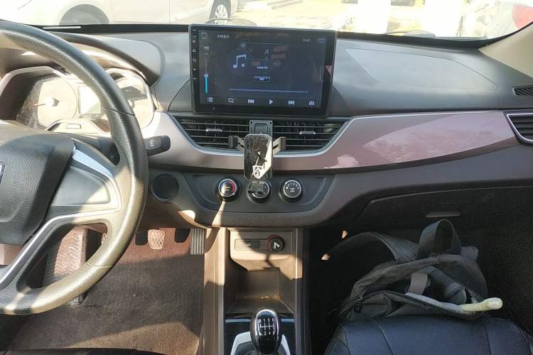 Used Baojun 310W 2017 1.5L Manual Comfort Version China VI Emission Standard
