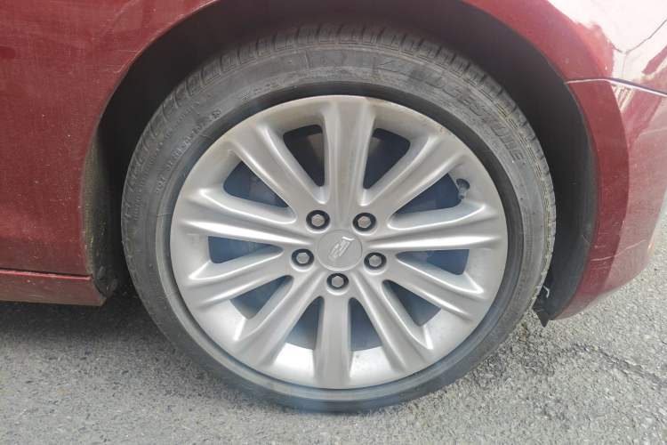 Used Cadillac ATS-L 2017 28T Tech Edition Right Front Wheel Hub