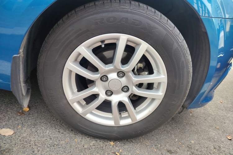 Used Chevrolet Aveo Sonic 2014 Sedan 1.4SL MT Comfort Edition Right Front Wheel Hub