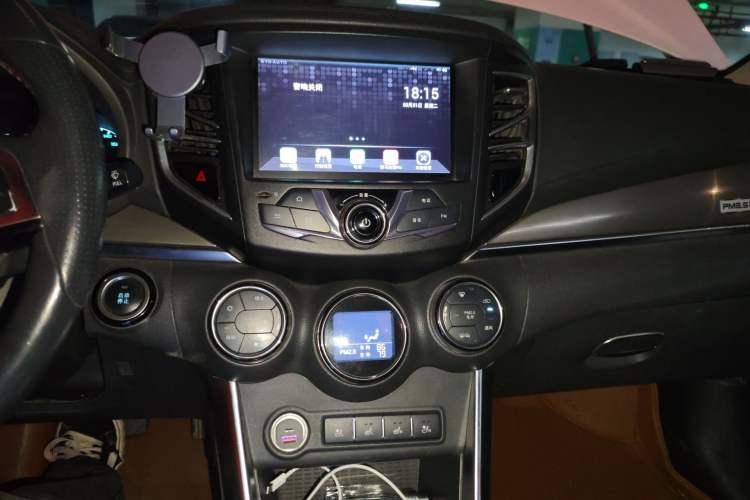 Used BYD Song New Energy 2017 Song DM 1.5TID All-Wheel Drive Prestige Model Audio And AC Panel