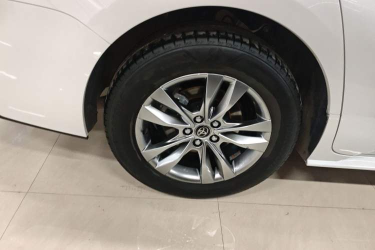 Used Toyota SIENNA 2024 2.5L Hybrid Comfort Edition Right Rear Wheel Hub