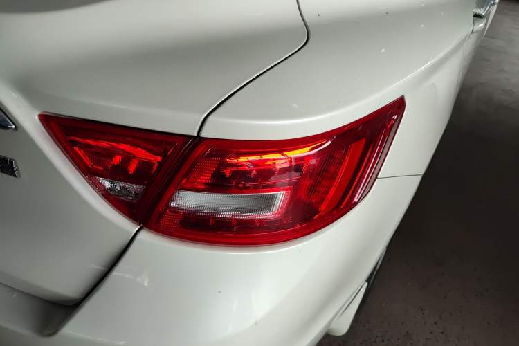 Used Geely Auto Emgrand GT 2015 1.8T Flagship Model Right Rear Taillight