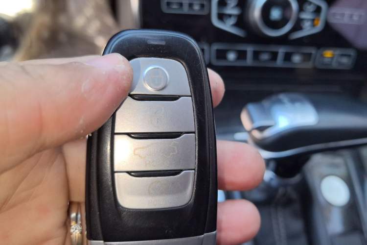 Used Hongqi H5 2018 30TD Smart Connect Dynamic Edition
