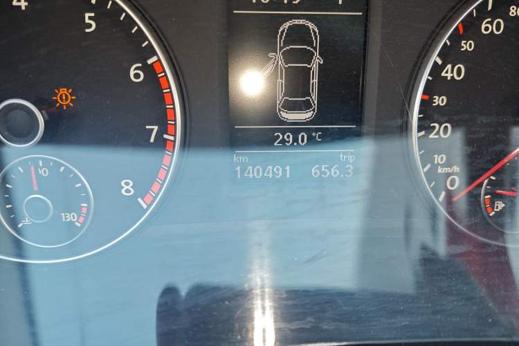 Used Volkswagen Passat 2014 1.8TSI DSG Prestige Edition Odometer Close Up