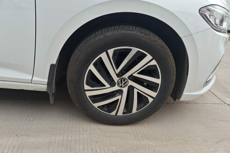 Used Volkswagen Lavida 2024 1.5L Automatic 5 Million Edition Right Front Wheel Hub