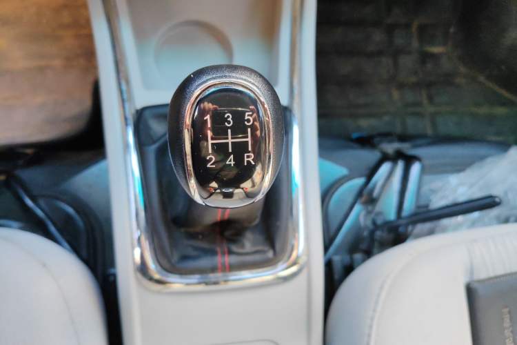 Used Jinbei New Hiace X30L 2024 Wealth Edition Passenger Vehicle 5/6/7 Seater