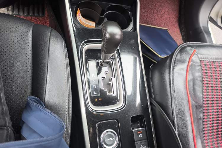 Used Mitsubishi Outlander 2018 2.4L 4x4 Elite Edition 5 Seats Gear Lever
