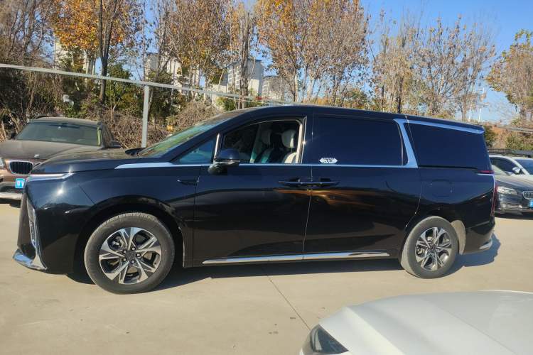 Used SAIC MAXUS G90 2022 2.0T Galaxy Seven-Seater Version
