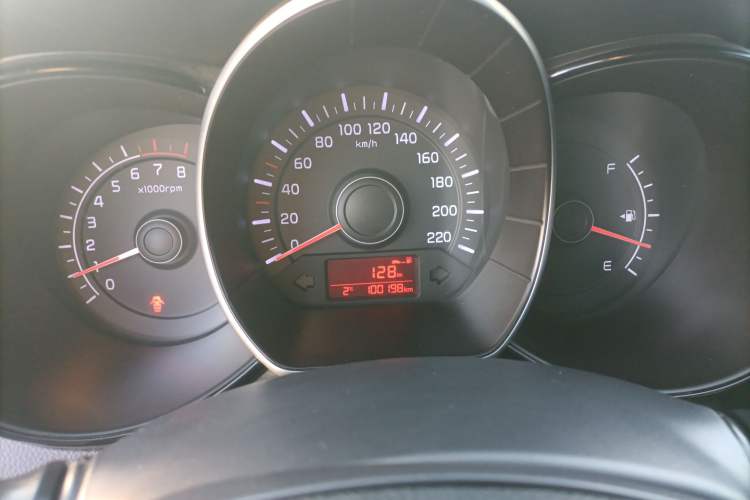 Used Kia K2 2015 Sedan 1.4L MT GLS