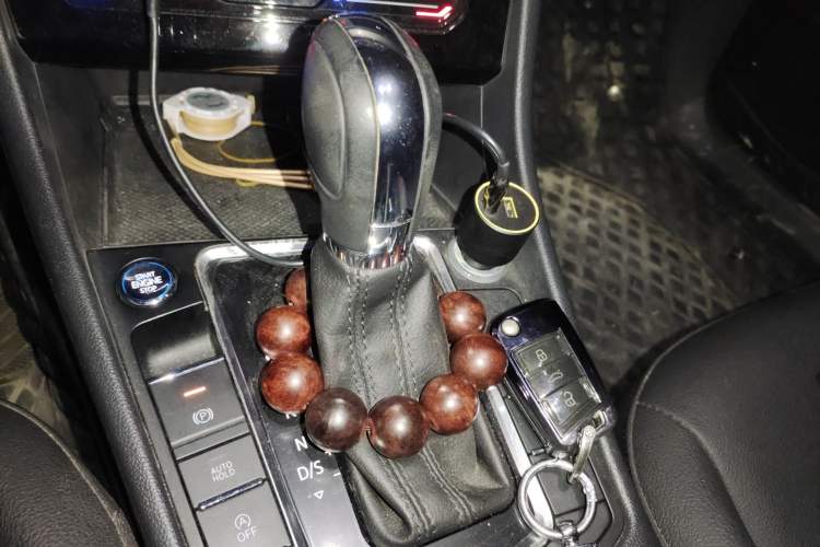 Used Volkswagen Bora 2021 1.5L Automatic Elite Smart Connect Edition Gear Lever