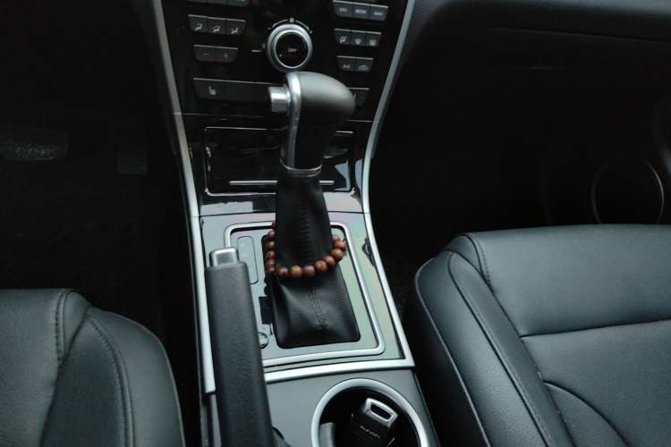 Used Haval H2 2017 Red-Label 1.5T Automatic Two-Wheel Drive Elite Model Gear Lever