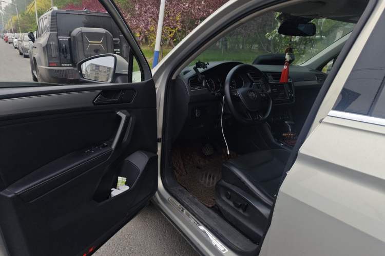 Used Volkswagen Tiguan L 2017 330TSI Automatic Two-Wheel Drive Luxury Edition