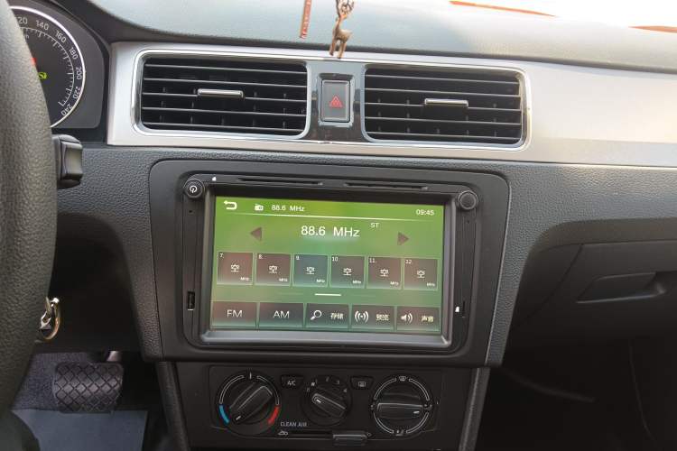 Used Skoda Rapid Spaceback 2016 Revised 1.6L Automatic Chuanxing Version Audio And AC Panel