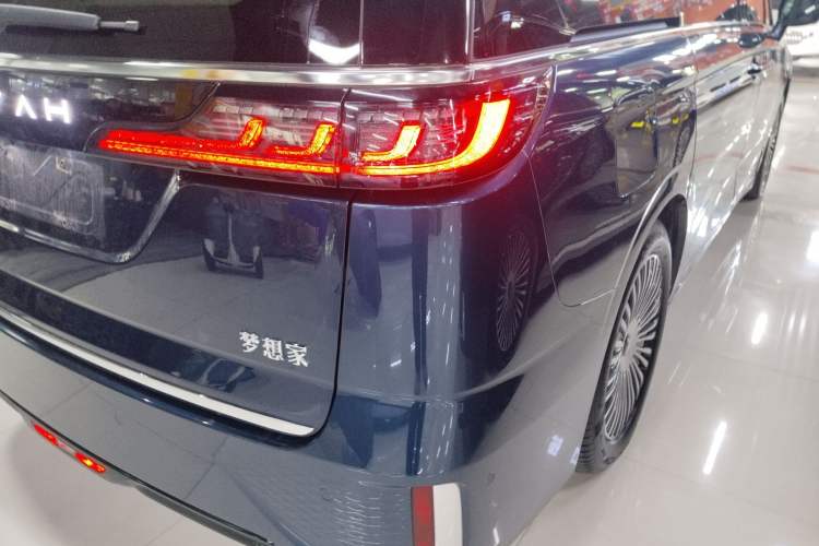 Used VOYAH Dream 2025 PHEV Four-Wheel-Drive Flagship Kunpeng Edition
