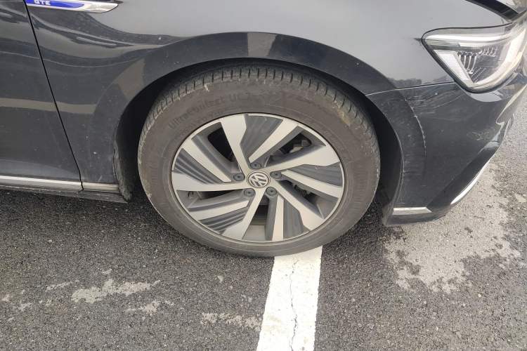 Used Volkswagen Magotan GTE Plug-in Hybrid 2020 GTE Luxury Model Right Front Wheel Hub