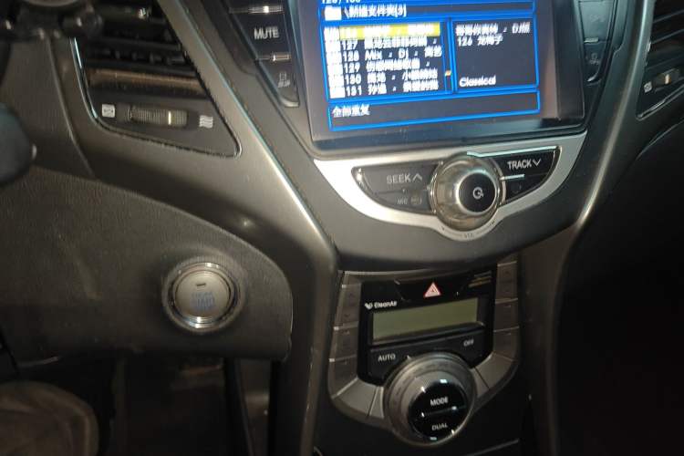 Used Hyundai Elantra (5th Generation / Langdong) 2012 1.6L Automatic Prestige Model Audio And AC Panel