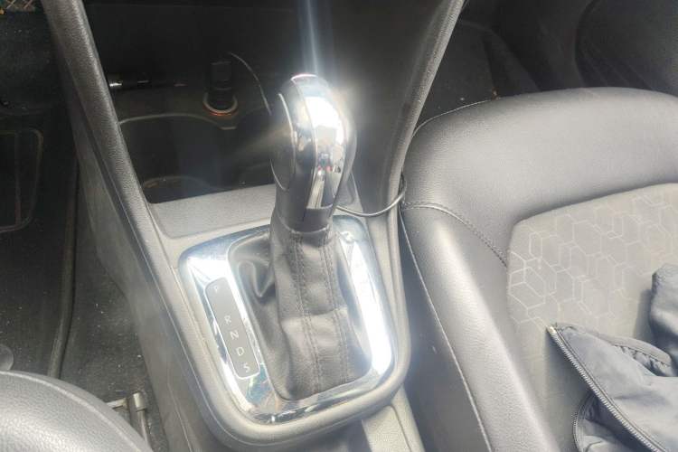 Used Volkswagen Santana 2015 1.6L Automatic Comfort Edition Gear Lever