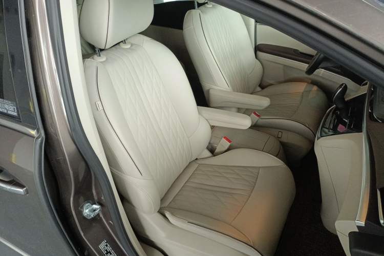 Used Buick GL8 2023 Land Executive Class 652T Luxury Model
