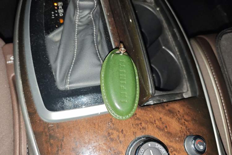 Used Infiniti QX60 2018 2.5 S/C Hybrid Two-Wheel-Drive Champion Family Edition Vehicle Key