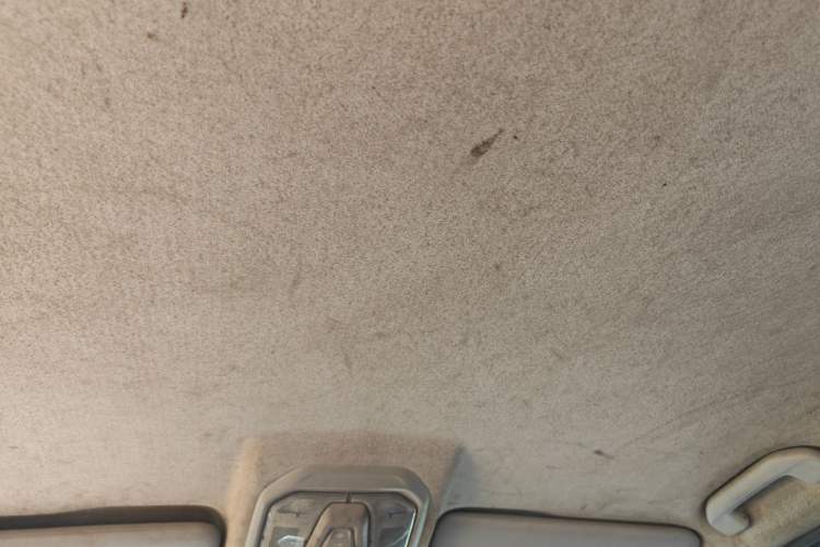 Used SAIC MAXUS T60 2017 2.8T Diesel Manual Two-Wheel Drive High-Ride Comfort Plus Long-Body Emission Standard V Headliner