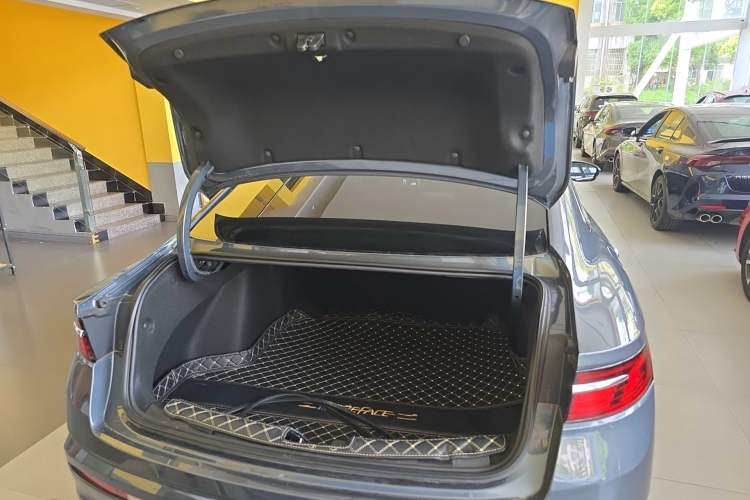 Used Geely Auto Preface 2023 2.0TD Prestige Version Trunk