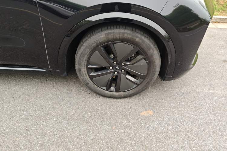 Used Li Auto L8 2024 Pro Model Right Front Wheel Hub