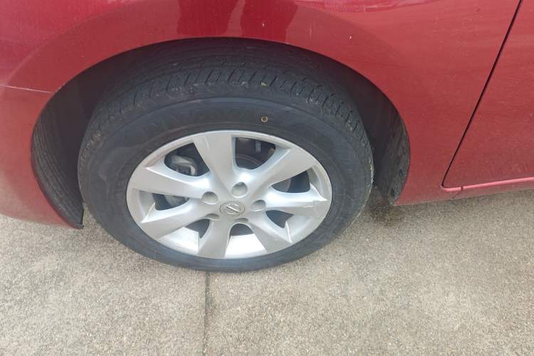 Used Nissan Tiida 2014 1.6L CVT Smart Model Left Front Wheel Hub