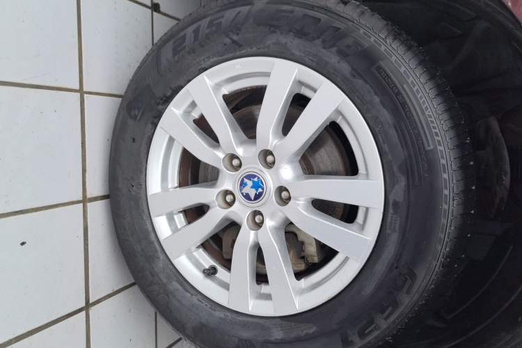 Used Venucia T70 2016 2.0L CVT Smart Choice Edition Left Front Wheel Hub