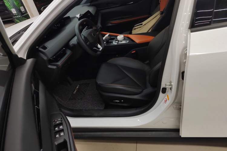 Used Changan UNI-V iDD 2023 Zhidian iDD 1.5T 113km Smart & Fun Version (Rapid Edition)