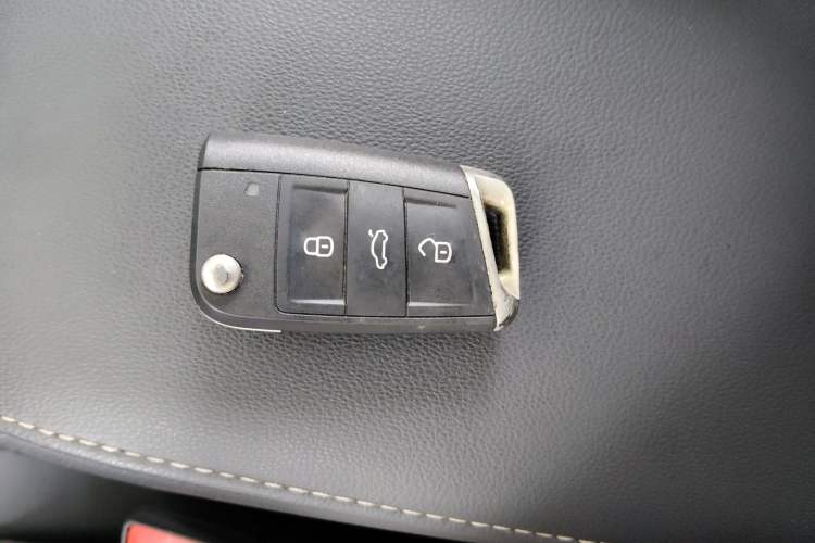 Used Volkswagen Tiguan L 2017 380TSI Automatic All-Wheel-Drive Luxury Edition Vehicle Key