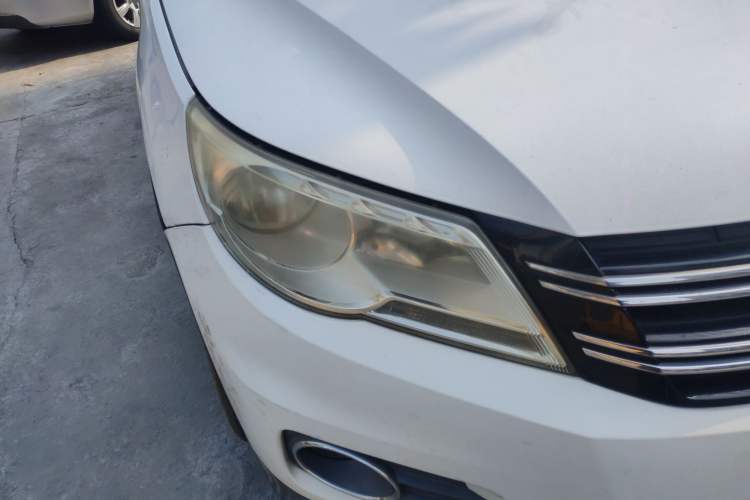 Used Volkswagen Tiguan 2012 2.0 TSI Automatic All-Wheel Drive Elite Edition Right Front Headlight