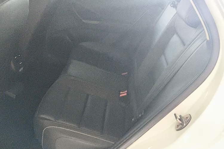 Used Volkswagen T-ROC 2022 280TSI DSG Two-Wheel Drive Comfort PLUS Left Rear Seat