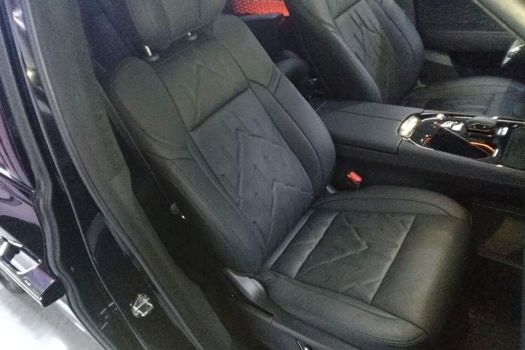 Used Zeekr 009 2024 7-Seater Walk-Through Version Four-Wheel Drive 108 kWh Right Front Seat