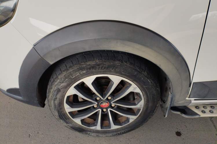 Used FORTHING Joyear X5 2016 1.6L Manual Luxury Edition
