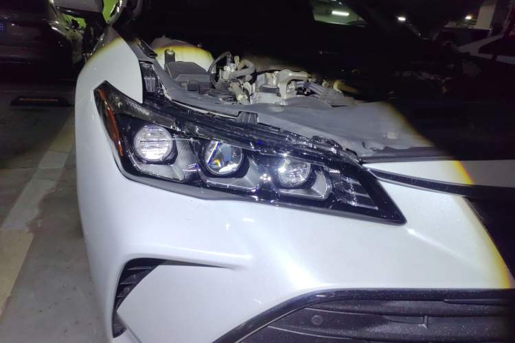 Used Toyota Avalon 2019 Dual-Engine 2.5L XLE Prestige Version China VI Standard
