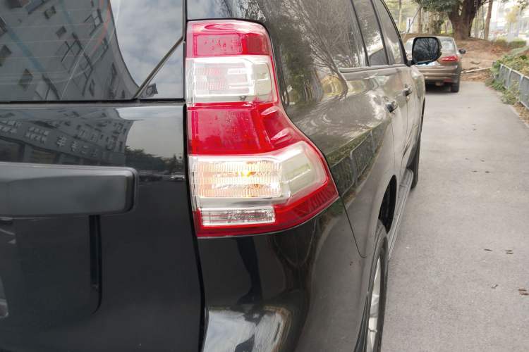 Used Toyota Prado 2014 2.7L Automatic Luxury Edition
