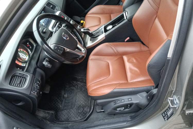 Used Volvo V60 2015 T5 Zhiya Edition