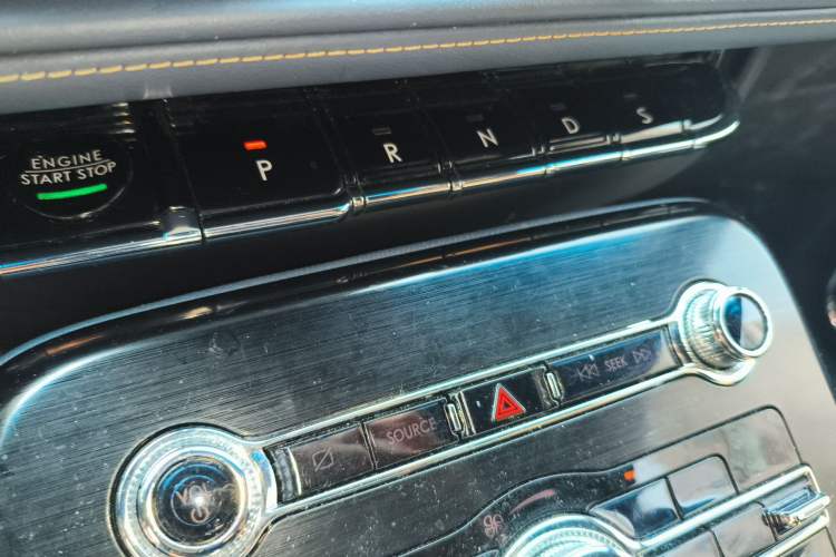 Used Lincoln Nautilus 2021 2.0T Four-Wheel Drive Luxury Edition Gear Lever