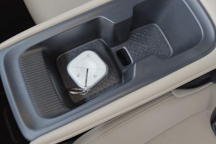 Used Wuling Bingo PLUS 2024 510 km Flagship Edition Four-Seater Version
