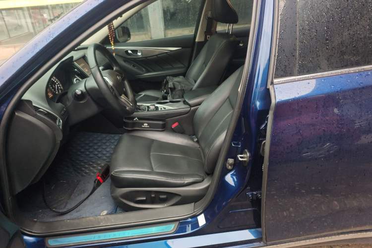 Used Infiniti Q50L 2018 2.0T Enjoyment Version China VI Standard
