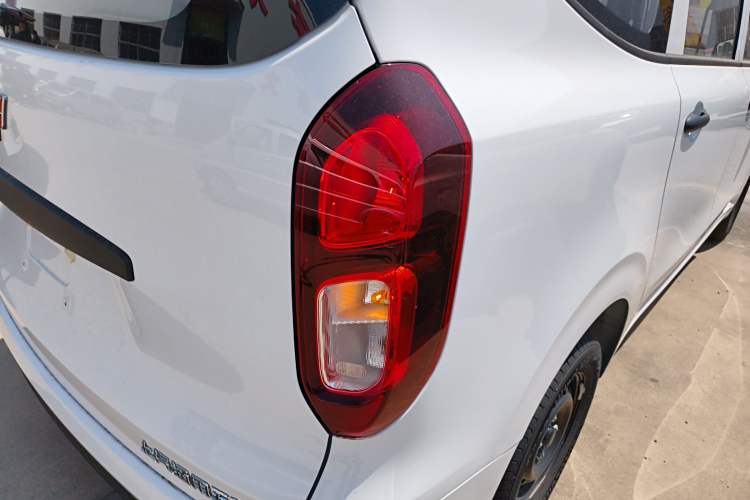 Used Wuling Hongguang New Energy 2024 All-Electric Model 300KM Standard Version Exterior 3