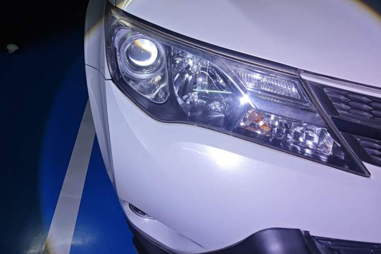 Used Toyota RAV4 2015 2.0L CVT Two-Wheel Drive Fashion Edition
