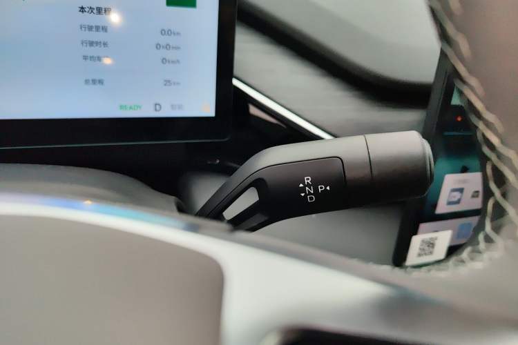 Used Geely Galaxy L6 2025 EM-i 140km Long-Range Version Gear Lever