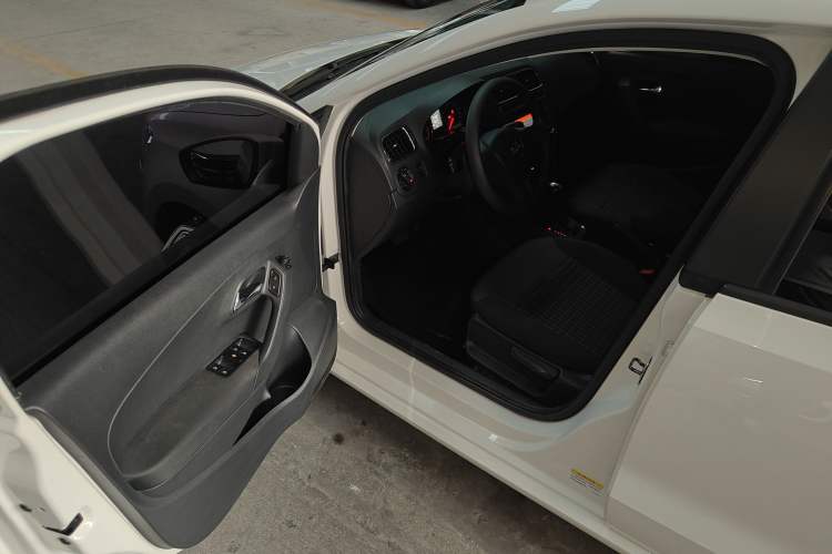 Used Volkswagen Polo 2014 1.6L Automatic Comfort Edition
