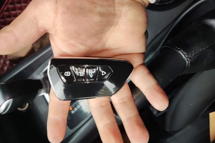 Used Mazda 3 Axela 2016 Sedan 1.5L Automatic Comfort Model